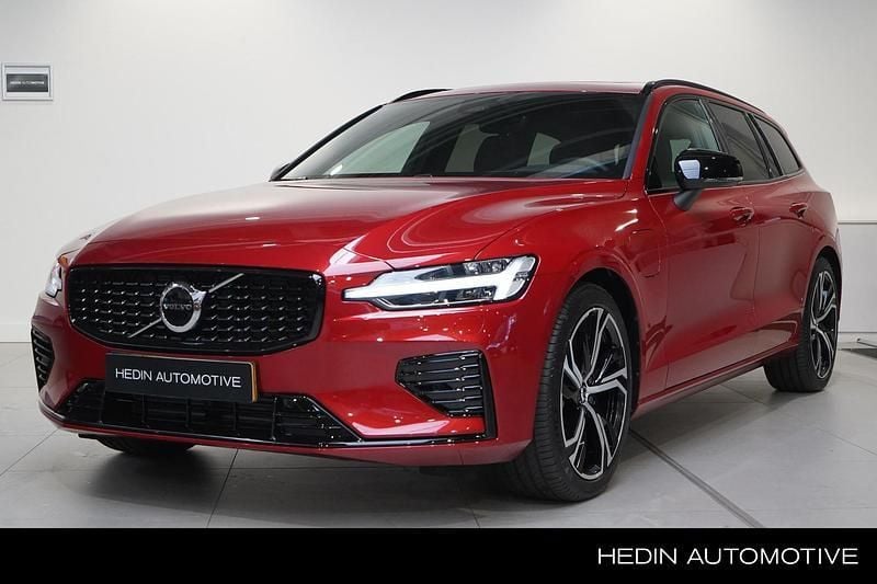 Rood Nieuw 2025 Volvo V60 Ultra Stationwagen | € 64.995 - Afbeelding 1/4