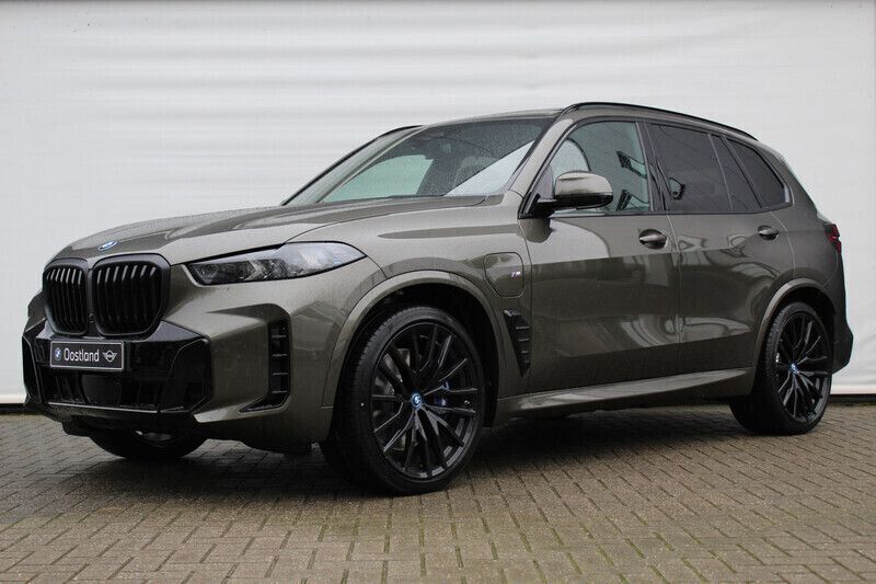 Groen Nieuw 2025 BMW X5 Executive SUV | € 139.425 (Duur) - Afbeelding 1/4