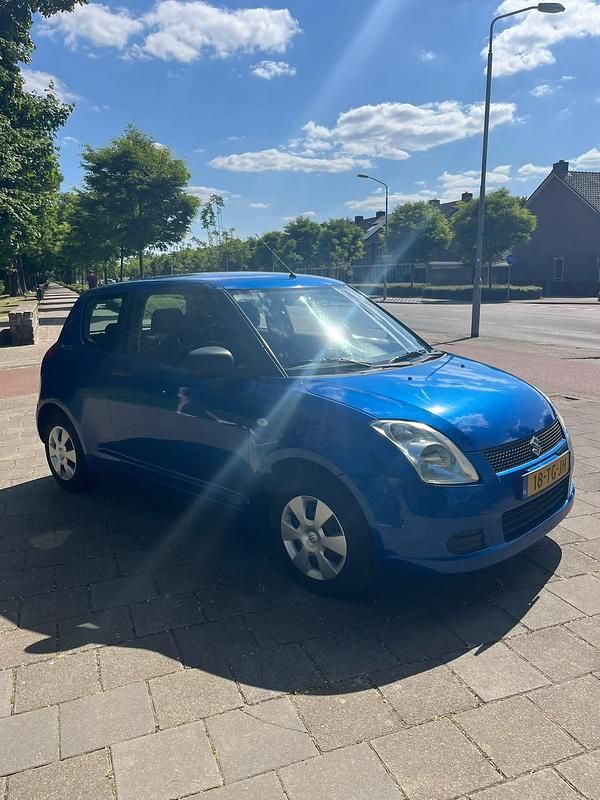 Blauw Occasion 2006 Suzuki Swift GLS Hatchback | € 1.199 (Goede deal) - Afbeelding 1/4