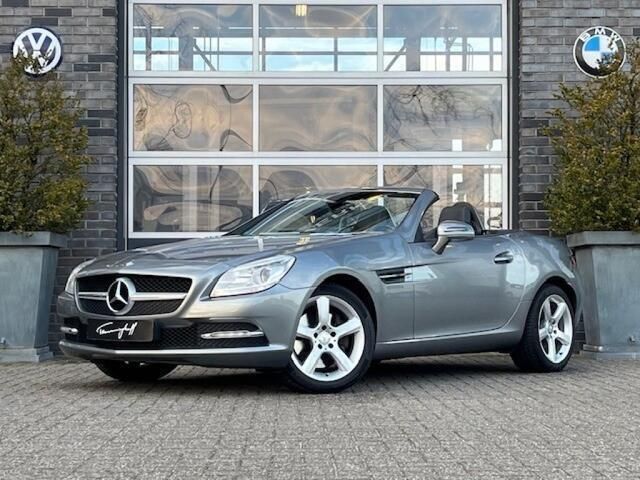 Grijs, metallic lak Gebruikt 2011 Mercedes SLK250 Cabriolet | € 16.750 - Afbeelding 1/4