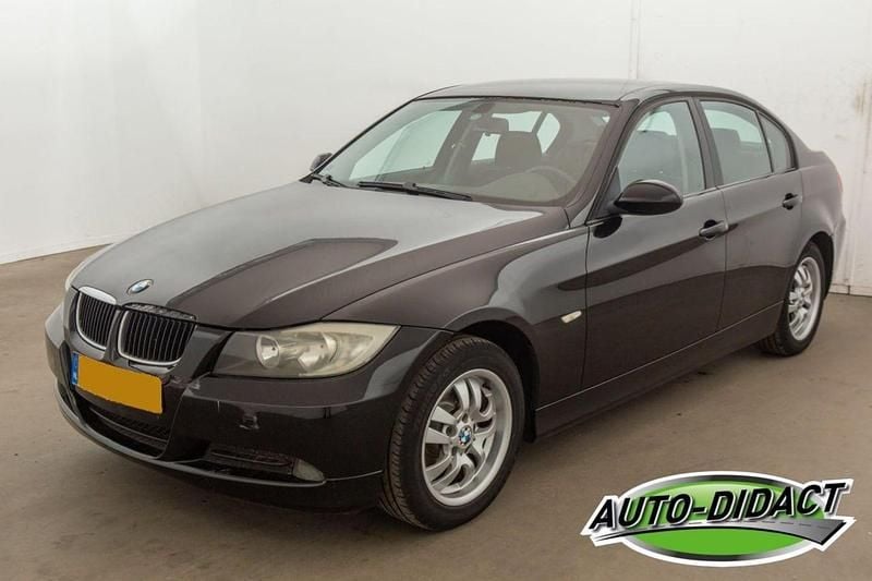 Zwart Gebruikt 2007 BMW 318 Sedan | € 3.250 (Goede deal) - Afbeelding 1/4