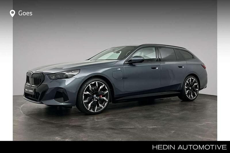 Nieuw 2025 BMW 550 Comfort Edition Stationwagen | € 122.013 - Afbeelding 1/4