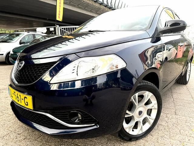 Occasion Lancia Ypsilon 84 PK (61 kW) 2016 Blauw Hatchback