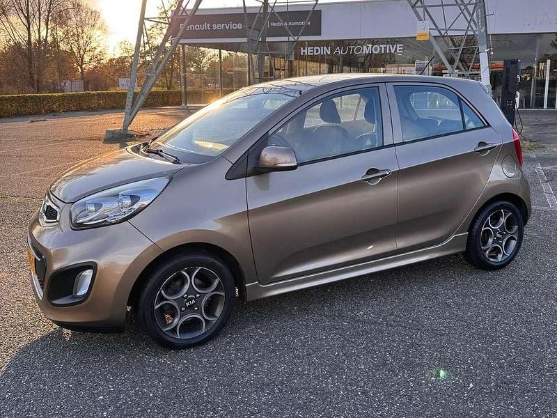 Bruin Occasion 2013 Kia Picanto Plus Hatchback | € 5.700 (Eerlijke prijs) - Afbeelding 1/4