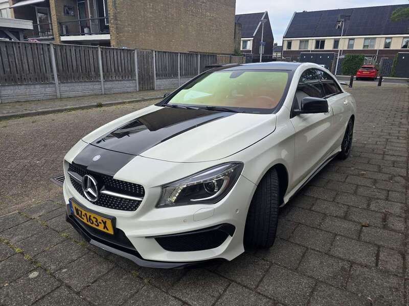 Wit Gebruikt 2014 Mercedes CLA250 Sedan | € 25.000 (Eerlijke prijs) - Afbeelding 1/4