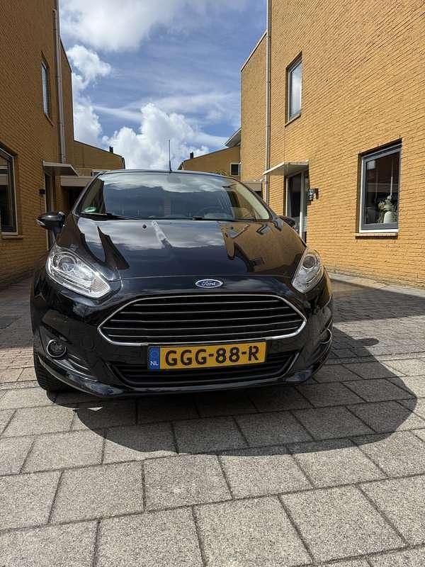 Zwart Occasion 2013 Ford Fiesta Titanium Hatchback | € 6.000 (Goede deal) - Afbeelding 1/4