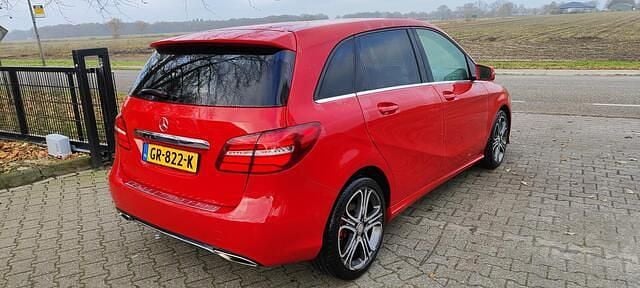 Occasion Mercedes B180 Ambition 122 PK (89 kW) 2015 Rood MPV