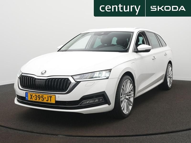 Wit Occasion 2023 Skoda Octavia Business Line Stationwagen | € 22.900 (Super prijs) - Afbeelding 1/4