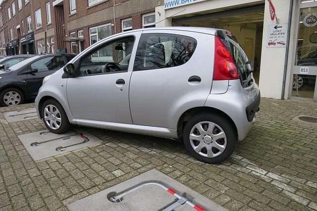 Occasion Peugeot 107 68 PK (50 kW) 2011 Grijs (metallic) Hatchback