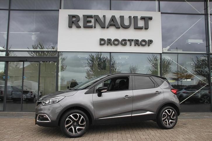 Grijs metallic Gebruikt 2017 Renault Captur Dynamique SUV | € 12.325 (Eerlijke prijs) - Afbeelding 1/4