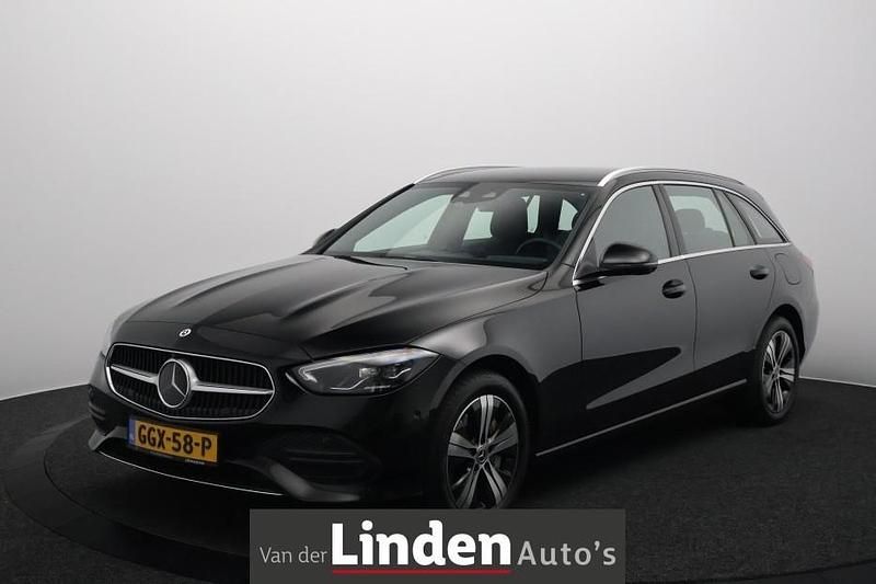 Zwart Gebruikt 2022 Mercedes C300e Luxury Stationwagen | € 33.845 - Afbeelding 1/4
