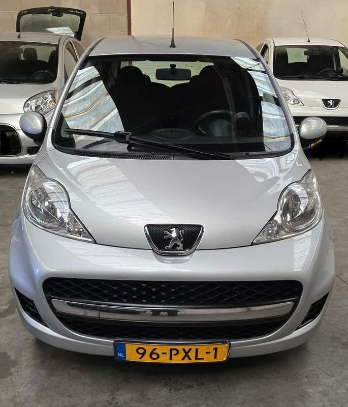 Zilver Gebruikt 2011 Peugeot 107 Hatchback | € 2.950 (Eerlijke prijs) - Afbeelding 1/4