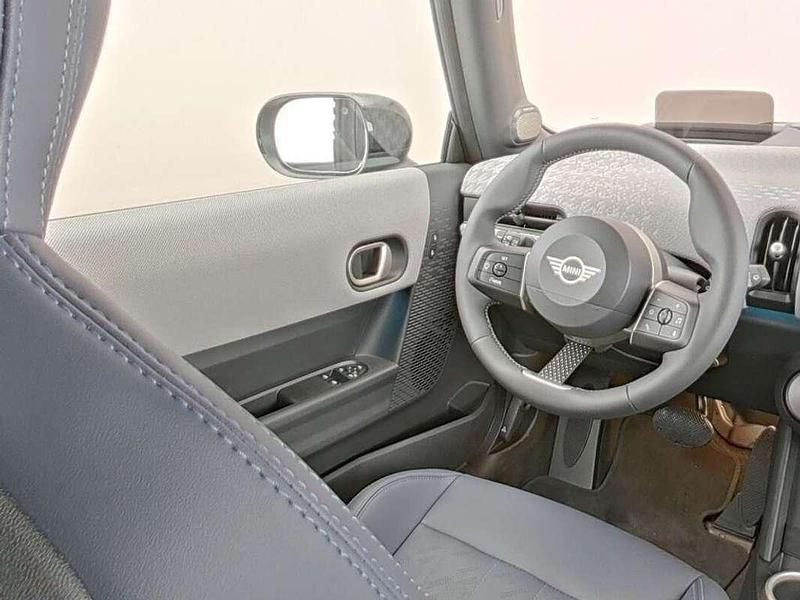 Nieuw Mini Cooper Favoured 114 kW (156 PK) 2025 Zwart Hatchback