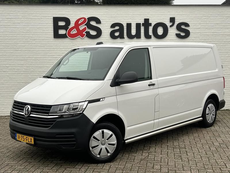 Wit Occasion 2024 VW Transporter Van | € 31.900 - Afbeelding 1/4