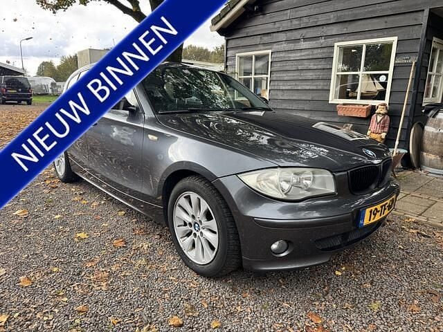 Grijs Gebruikt 2006 BMW 118 Executive Hatchback | € 2.950 (Eerlijke prijs) - Afbeelding 1/4