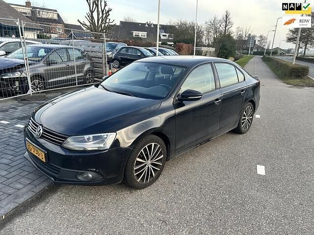 Zwart (metallic) Occasion 2012 VW Jetta Comfortline Sedan | € 2.495 (Super prijs) - Afbeelding 1/4