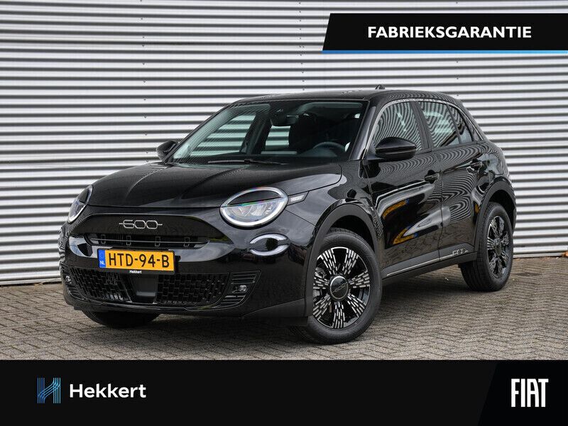Zwart Nieuw 2025 Fiat 600 Urban SUV | € 28.495 (Super prijs) - Afbeelding 1/4