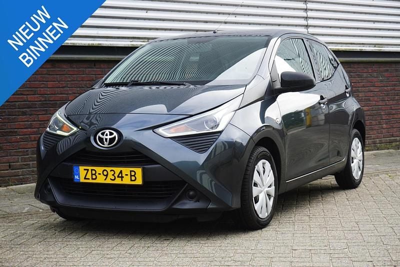 Grijs Gebruikt 2019 Toyota Aygo Hatchback | € 8.450 (Goede deal) - Afbeelding 1/4