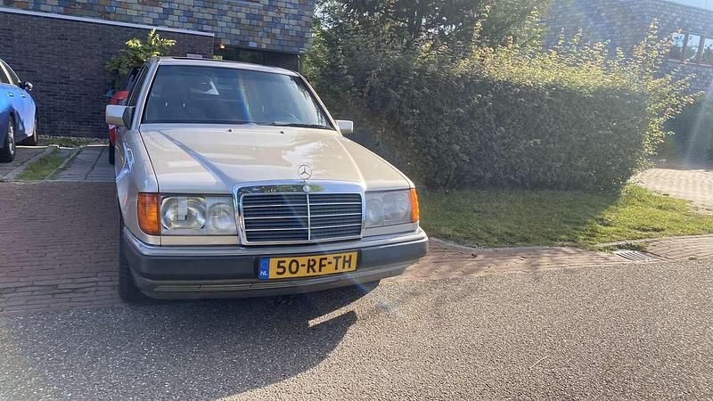 Gebruikt 1993 Mercedes E280 Sedan | € 7.250 - Afbeelding 1/4