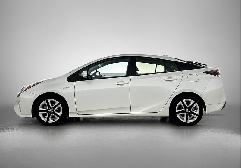 Occasion Toyota Prius Executive 136 PK (100 kW) 2016 Wit (parellak) Hatchback