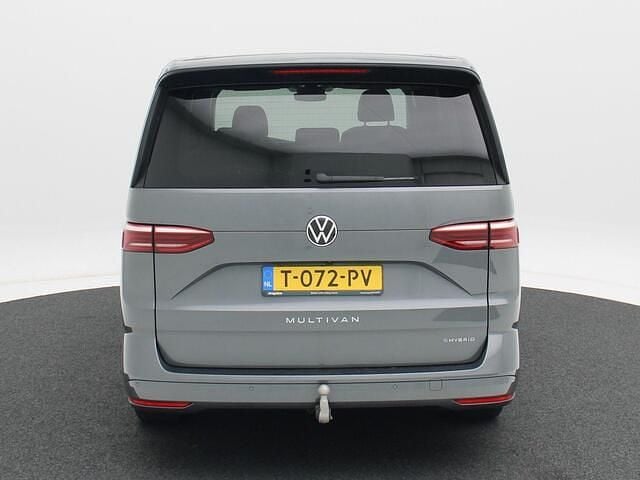 Grijs Gebruikt 2023 VW Multivan Life Van | € 52.850 (Eerlijke prijs) - Afbeelding 1/4