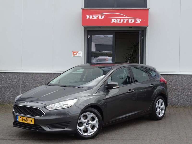 Grijs Gebruikt 2017 Ford Focus Trend Hatchback | € 7.999 (Goede deal) - Afbeelding 1/3