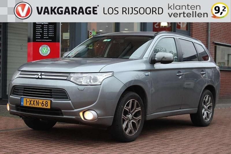 Grijs (metallic) Gebruikt 2014 Mitsubishi Outlander P-HEV SUV | € 8.990 (Goede deal) - Afbeelding 1/4