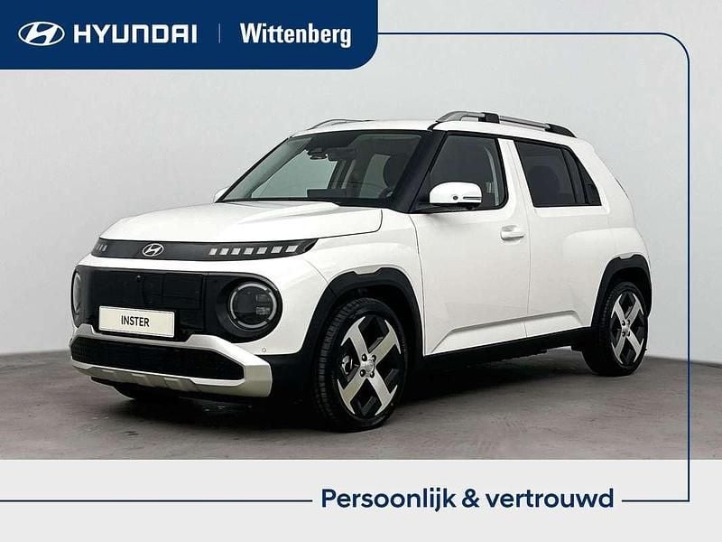 Wit Nieuw 2025 Hyundai Inster Hatchback | € 28.790 (Iets duurder) - Afbeelding 1/4