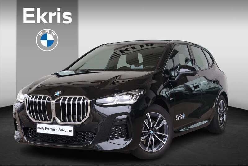 Saphirschwarz metallic (zwart metallic) Gebruikt 2024 BMW 218 Active Tourer Comfort Edition MPV | € 42.950 - Afbeelding 1/4
