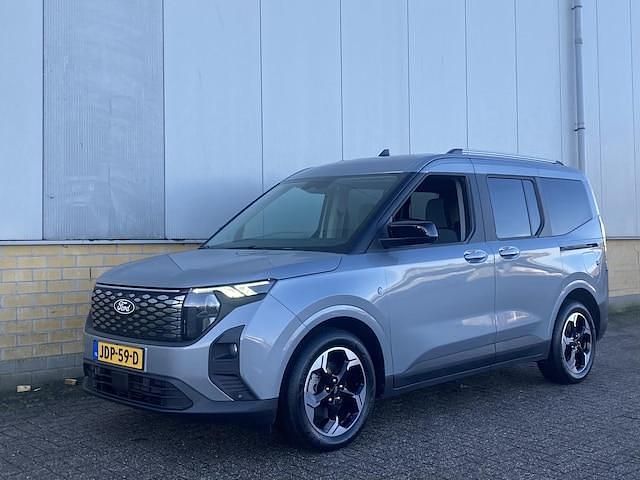 Nieuw Ford Tourneo Courier Titanium 100 kW (136 PK) 2025 Grijs MPV