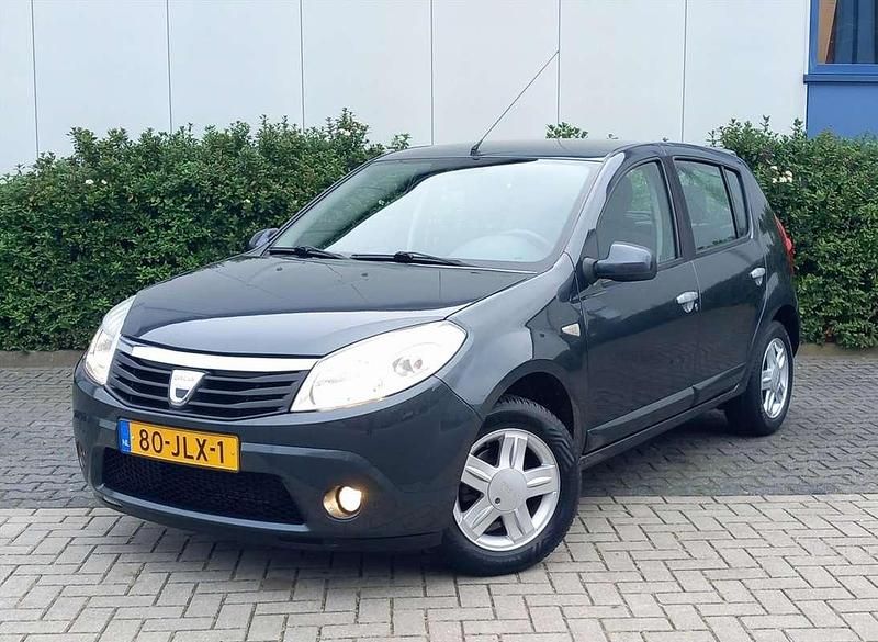 Grijs Gebruikt 2009 Dacia Sandero Lauréate Hatchback | € 2.450 (Eerlijke prijs) - Afbeelding 1/4