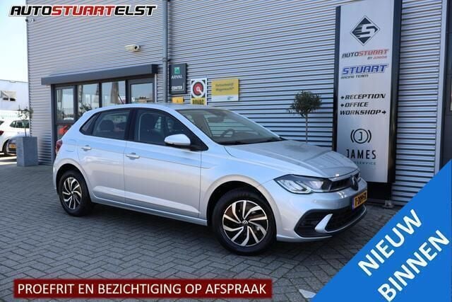 Grijs, metallic lak Gebruikt 2023 VW Polo IQ Drive Hatchback | € 20.500 (Goede deal) - Afbeelding 1/4