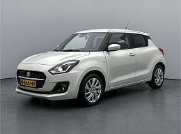 Wit, metallic lak Gebruikt 2021 Suzuki Swift Hatchback | € 16.445 (Eerlijke prijs) - Afbeelding 1/3