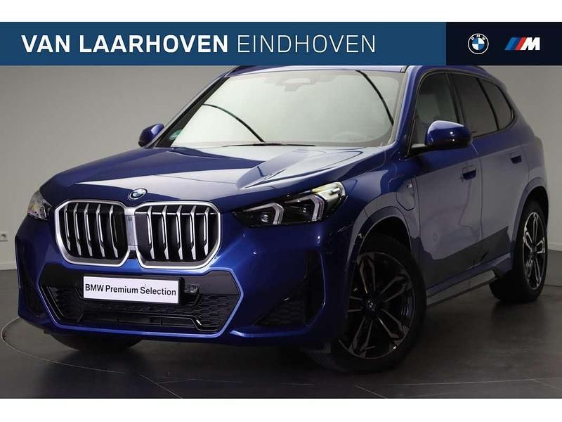 Blauw, metallic lak Gebruikt 2025 BMW X1 Executive SUV | € 62.950 - Afbeelding 1/4