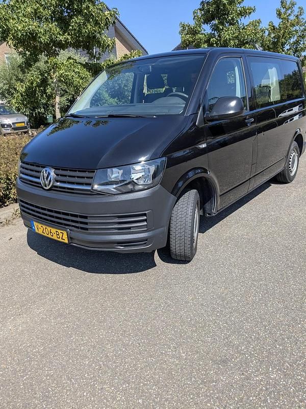 Zwart Occasion 2017 VW T6 Van | € 16.500 (Goede deal) - Afbeelding 1/4