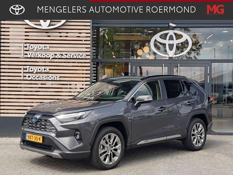 Grijs, metallic lak Gebruikt 2024 Toyota RAV4 Hybrid Executive SUV | € 45.950 (Eerlijke prijs) - Afbeelding 1/4