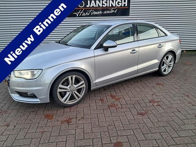 Grijs Gebruikt 2015 Audi A3 Ambition Sedan | € 13.995 (Goede deal) - Afbeelding 1/4