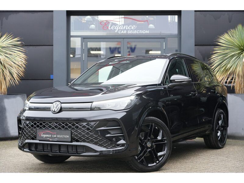 Zwart, metallic lak Gebruikt 2024 VW Tiguan R-line Edition SUV | € 54.950 (Iets duurder) - Afbeelding 1/4