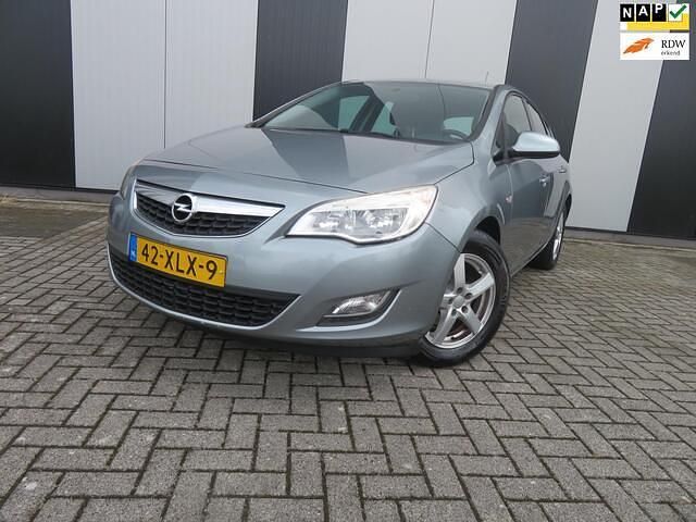 Grijs Gebruikt 2012 Opel Astra Edition Hatchback | € 3.950 (Eerlijke prijs) - Afbeelding 1/4