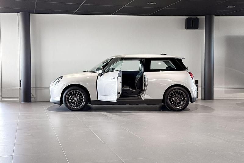 Nieuw Mini Cooper Essential 160 kW (218 PK) 2025 Melting silver iii Hatchback
