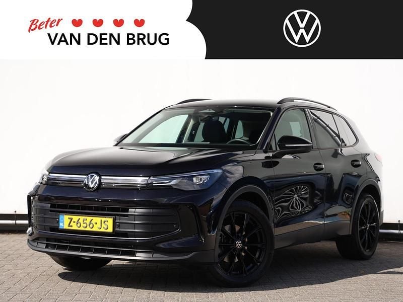 Zwart Gebruikt 2024 VW Tiguan SUV | € 40.195 (Eerlijke prijs) - Afbeelding 1/4