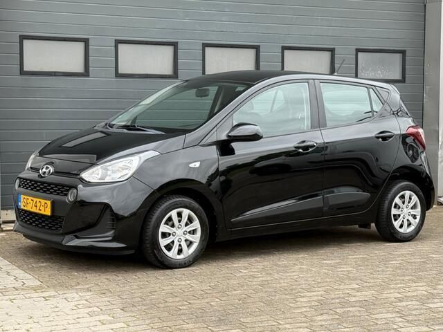 Zwart Gebruikt 2018 Hyundai i10 Comfort Hatchback | € 6.445 (Eerlijke prijs) - Afbeelding 1/4