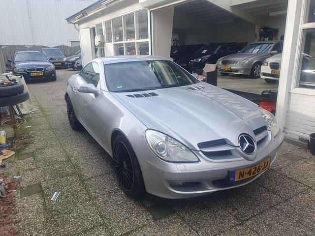Grijs (metallic) Occasion 2004 Mercedes SLK200 Cabriolet | € 5.000 (Eerlijke prijs) - Afbeelding 1/4