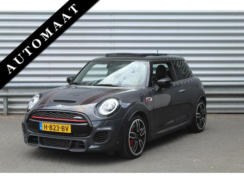 Grijs, metallic lak Gebruikt 2020 Mini John Cooper Works Chili Hatchback | € 29.950 (Eerlijke prijs) - Afbeelding 1/4