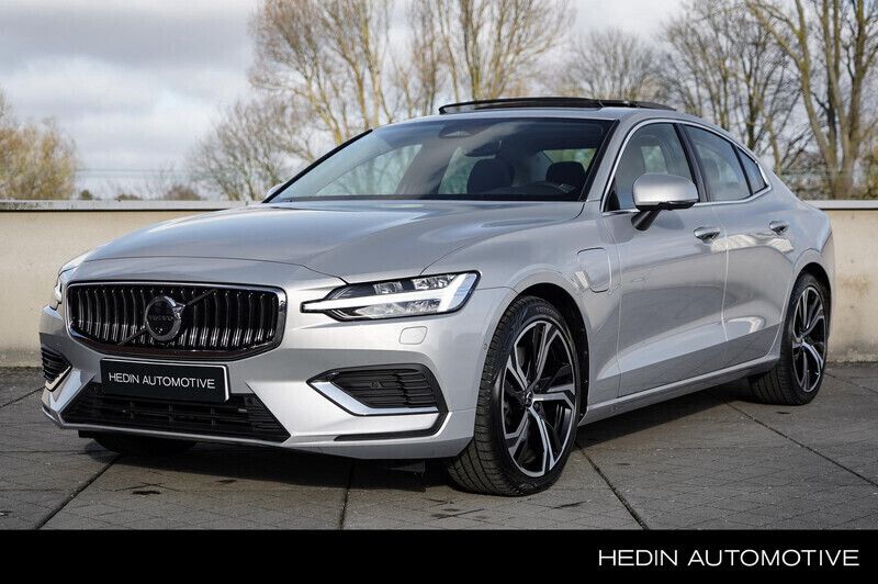 Grijs Gebruikt 2024 Volvo S60 Ultimate Sedan | € 46.995 (Duur) - Afbeelding 1/4