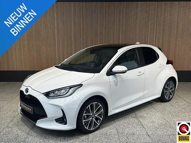 Wit Occasion 2023 Toyota Yaris Executive Hatchback | € 23.595 (Eerlijke prijs) - Afbeelding 1/4