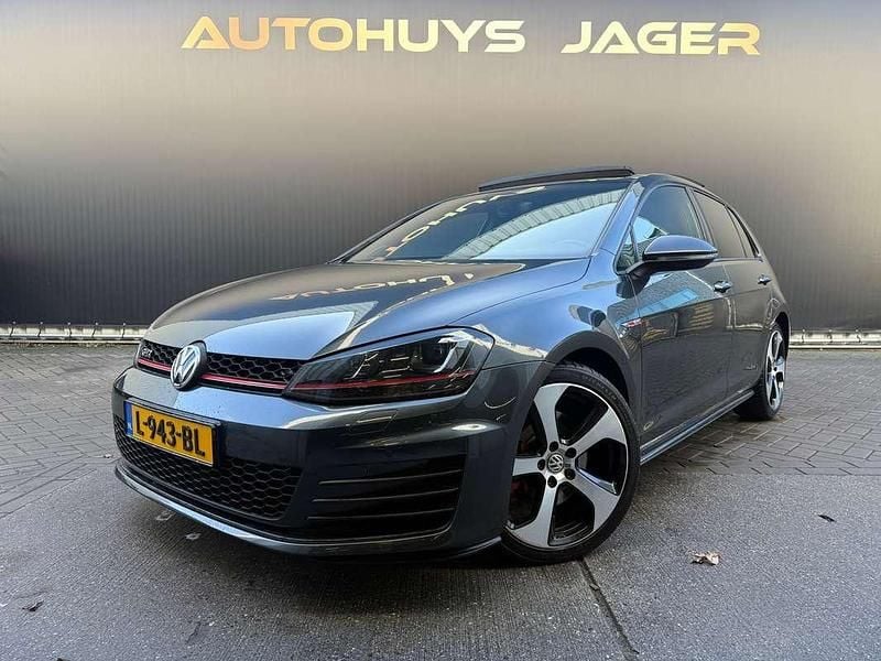 Zwart (metallic) Occasion 2016 VW Golf VII GTI Hatchback | € 16.950 (Super prijs) - Afbeelding 1/4