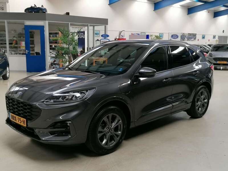 Grijs, metallic lak Gebruikt 2024 Ford Kuga ST-Line X SUV | € 37.950 (Eerlijke prijs) - Afbeelding 1/4