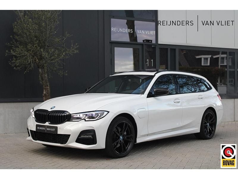 Wit Gebruikt 2021 BMW 320 Executive Stationwagen | € 31.490 (Iets duurder) - Afbeelding 1/4