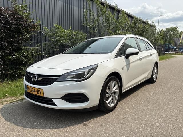 Wit Gebruikt 2020 Opel Astra Edition Stationwagen | € 10.499 (Goede deal) - Afbeelding 1/4